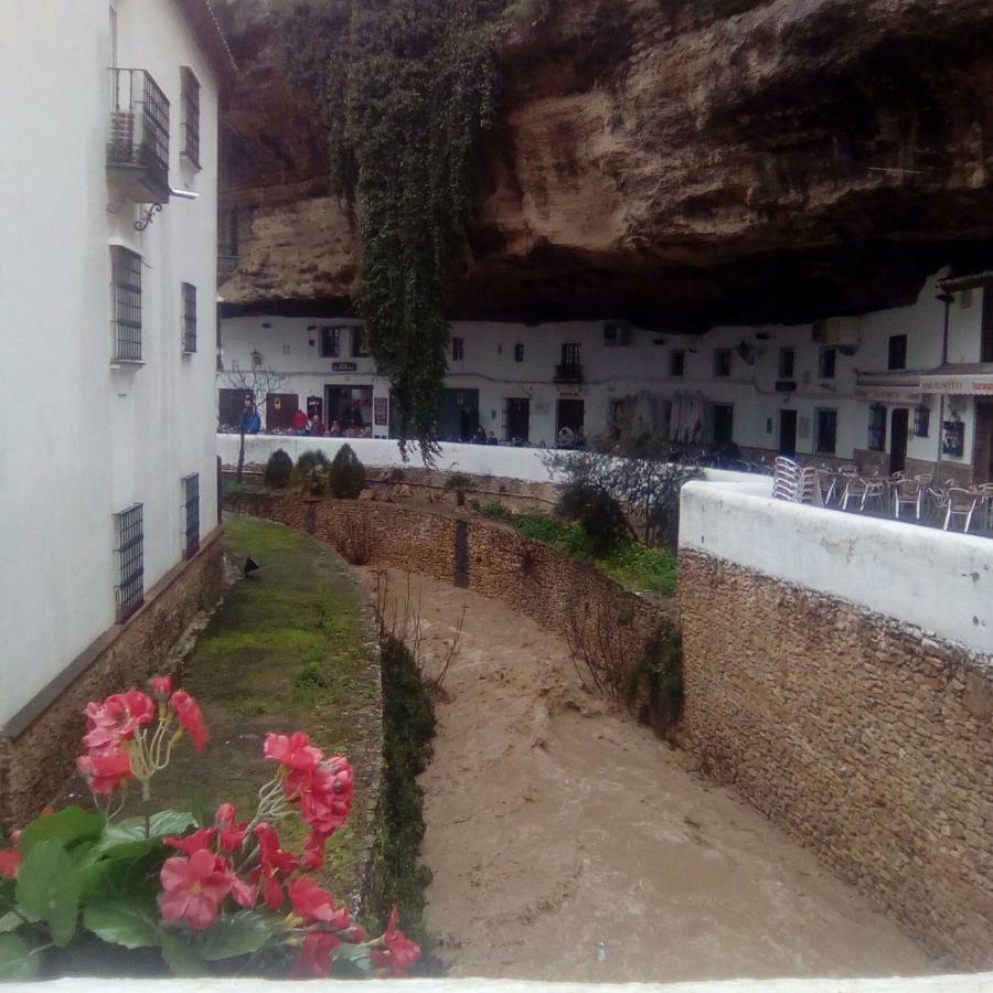 La Casa Del Rio Lägenhet Setenil De Las Bodegas Exteriör bild